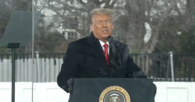 Tổng thống Trump tuyên bố trước hàng trăm nghìn người ủng hộ…