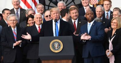 Người Mỹ ráo riết tìm Đảng mới của ông Donald Trump