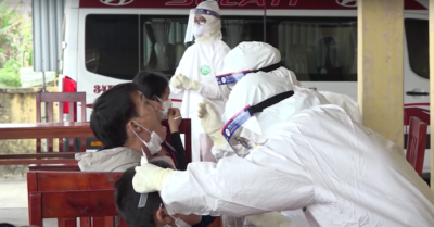 Tin sáng 10/2: Xuyên đêm lấy mẫu xét nghiệm cho 10.000 nhân viên Nội Bài; 2 tàu sân bay Mỹ tập trận ở Biển Đông;