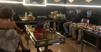 Quảng Ninh cách ly tại chỗ nhóm khách hát karaoke ‘tay vịn’