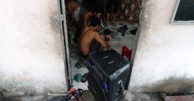 Hát karaoke gây tiếng ồn lớn có thể bị phạt 320 triệu đồng