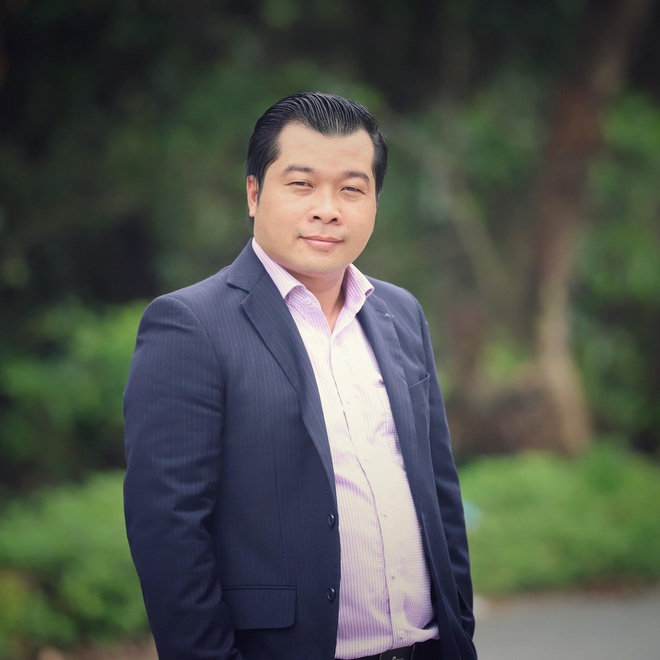 Chân dung ông chủ xe Mercedes không bắt đền còn tặng xe máy cho người va chạm giao thông - Ảnh 3. Chân dung ông chủ xe Mercedes không bắt đền còn tặng xe máy cho người va chạm giao thông - Ảnh 3.