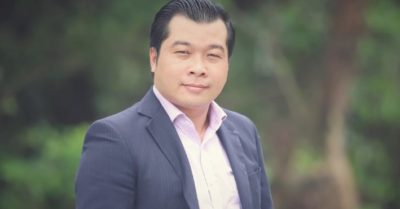 Chân dung giám đốc đi xe Mercedes không bắt đền còn tặng xe máy cho người va chạm