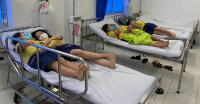 40 học sinh nhập viện sau bữa ăn tại trường