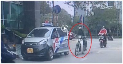 Video tài xế taxi mở cửa bất cẩn gây tai nạn cho người đi đường
