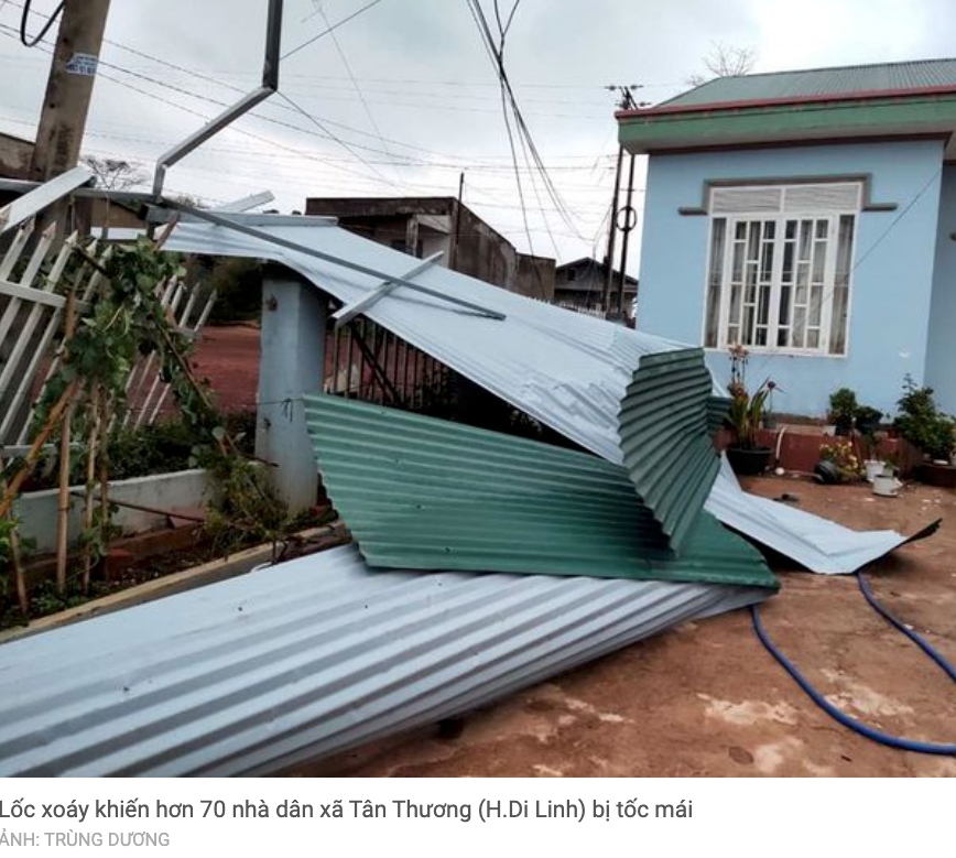 Mưa lớn kèm lốc xoáy khiến hàng chục nhà dân tại Lâm Đồng tốc mái 