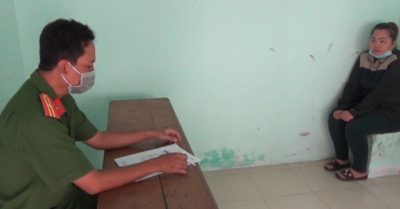 Bắt người phụ nữ giả làm khách mời đám cưới rồi giật dây chuyền vàng