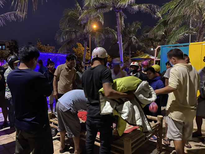 Mẹ mang thai khóc thảm thiết tại bãi biển nơi con trai 7 tuổi chết đuối - Ảnh 6. Mẹ mang thai khóc thảm thiết tại bãi biển nơi con trai 7 tuổi chết đuối - Ảnh 6.