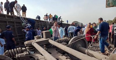 Video hiện trường tàu hỏa trật đường ray, hơn 100 người thương vong