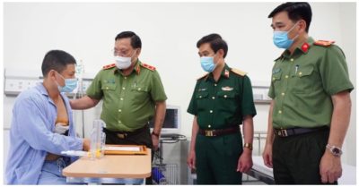 Trao giấy khen cho tài xế taxi và tìm danh tính người giúp anh Minh khống chế cướp