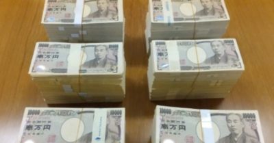 Cụ ông mang ba lô đựng hơn 12 tỷ tiền mặt tới tặng thành phố