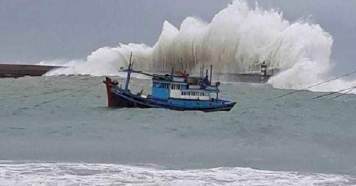 bão ngoài biển đông