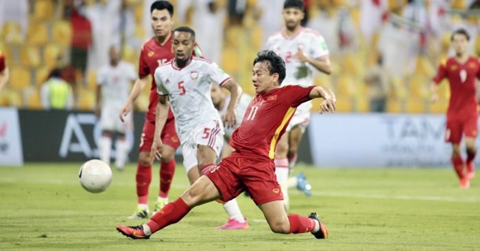 Minh Vương và các đồng đội đã thi đấu hết sức mình trong trận đấu gặp UAE (ảnh: VFF).