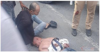 Video: Khoảnh khắc tài xế ôtô 7 chỗ tông văng 2 CSGT