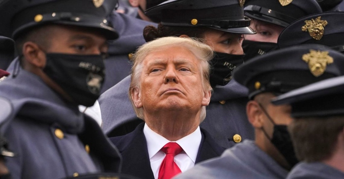 Tổng thống Donald Trump xem Trận bóng đá Lục quân-Hải tại Học viện Quân sự Hoa Kỳ vào ngày 12/12 (ảnh chụp màn hình Tampa Bay Times).
