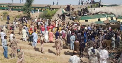 Video hiện trường hai tàu hỏa đâm nhau thảm khốc, hơn 30 người thiệt mạng