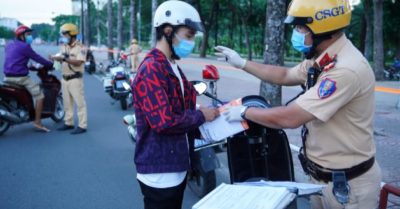 TP. HCM: Nhiều người bị CSGT phạt vì ‘ra đường không cần thiết’