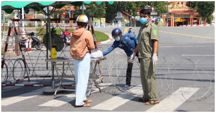 Phong tỏa một khu phố của TP. Thủ Đức vì liên quan nhiều ca nhiễm Covid-19 (ảnh chụp màn hình báo Thanh Niên).