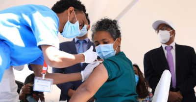 35.000 người Mỹ đã tiêm phòng vẫn mắc Covid-19 mỗi tuần