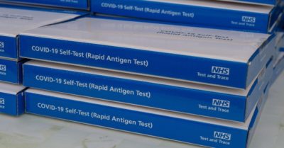 Nước cam và chanh khiến bộ xét nghiệm nhanh Covid-19 cho kết quả dương tính