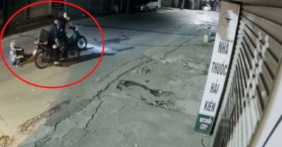 Nữ lao công bị cướp xe máy gào khóc, xin tha: “Gia đình chị còn mỗi chiếc xe này thôi, chị xin em”