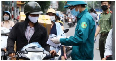 Hà Nội: 3 thanh niên chi 12 triệu đồng mua 9 giấy đi đường ở hiệu cầm đồ