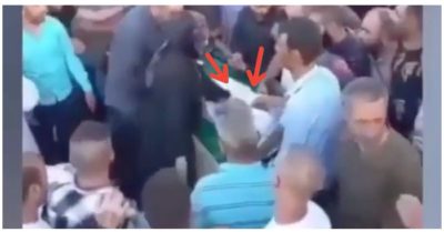 Video: Khoảnh khắc người đàn ông bất ngờ sống lại ngay trong đám tang của mình