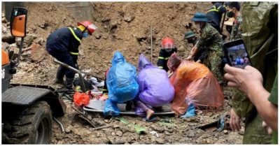 Lở đất kinh hoàng vùi lấp 4 công nhân ngủ trong lán trại