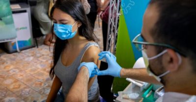 Israel dự tính tiêm liều vắc xin Covid-19 thứ 4