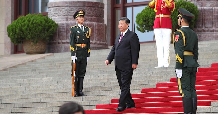 Chủ tịch Trung Quốc Tập Cận Bình trong bức ảnh ngày 8/6/2018 của Điện Kremlin. Đại sứ Trung Quốc Tần Cương nói Trung Quốc dân chủ như Mỹ; ông Tập Cận Bình được nhân dân yêu mến.