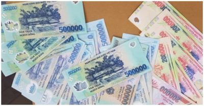 Vụ trộm hy hữu: Bé trai 12 tuổi lấy tiền hàng xóm đi mua đồ rồi phát từ thiện cho dân nghèo