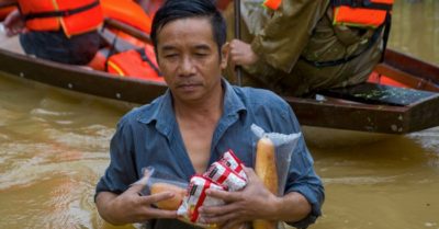 Cập nhật tối 13/10: Bão số 8 giật cấp 14, cách Hà Tĩnh 540km; 216 tiểu thương ở Hải Phòng trắng tay sau đêm hoả hoạn