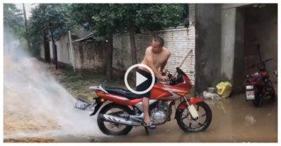 Clip: Dùng xe máy thoát nước