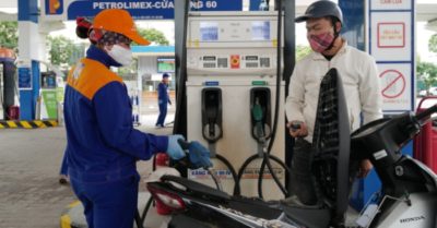 Giá xăng tăng mạnh, đạt mức cao nhất lịch sử