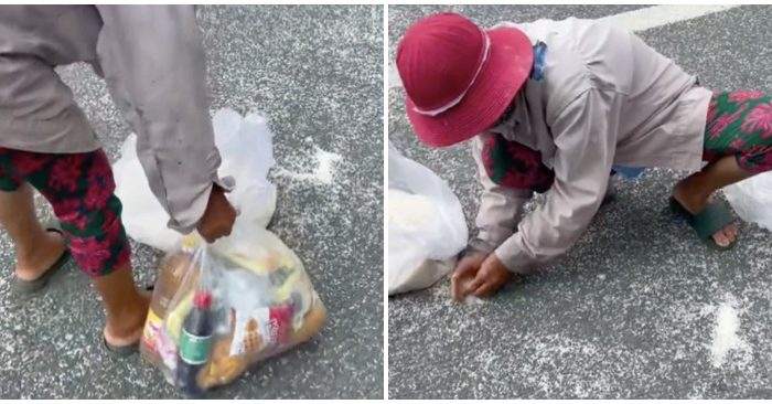 Người phụ nữ được cô gái tặng bịch quà mới, nhưng vẫn cố gắng nhặt nốt chỗ gạo rơi trên đường (ảnh cắt từ clip)