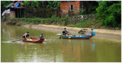 Nghệ An: Bé trai 8 tuổi mất tích khi đuổi theo quả bóng bay xuống sông