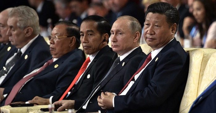 Chủ tịch Trung Quốc Tập Cận Bình và các nhà lãnh đạo quốc gia khác tham dự một sự kiện thuộc sáng kiến Vành đai - Con đường của Trung Quốc ngày 14/5/2017 (ảnh: Văn phòng Tổng thống Nga).