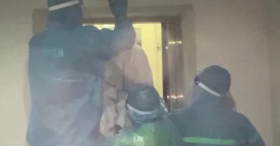 Video: Thang máy bệnh viện gặp sự cố, nhân viên y tế hoảng loạn kêu cứu