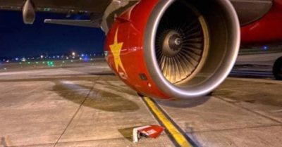 Hai máy bay va chạm tại sân đỗ Nội Bài, tịch thu bằng lái của phi công, đình chỉ bay với tổ lái