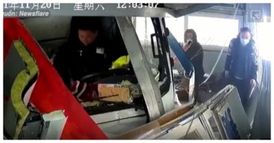 Clip: Nhân viên đạp nhầm chân ga húc tung phòng đăng kiểm