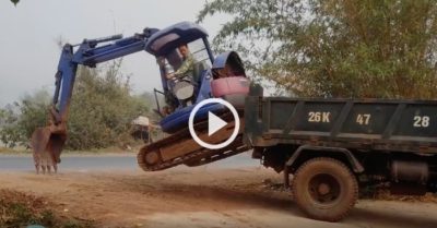 Video: Kỹ năng ‘lùi chuồng’ máy xúc đỉnh cao của tài xế Việt