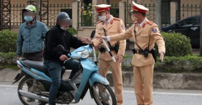 Lỡ uống 10 chén rượu tất niên, người đàn ông ‘mất toi tiền thưởng tết’