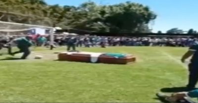 Video: Chiếc quan tài “ghi bàn” và câu chuyện ý nghĩa phía sau