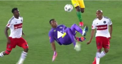 Video: Thủ môn lập siêu phẩm giúp đội nhà thoát thua