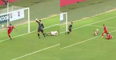 Video bàn thắng kỳ lạ chưa từng thấy: Vấp ngã… lập siêu phẩm