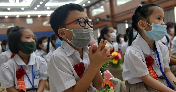 Ngày 18/2/2022, Hà Nội tạm hoãn kế hoạch đưa học sinh lớp 1-6 trở lại trường học (ảnh: VOV).