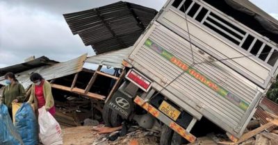 Ôtô tải tự trôi tông sập nhà dân, 2 cháu bé thiệt mạng
