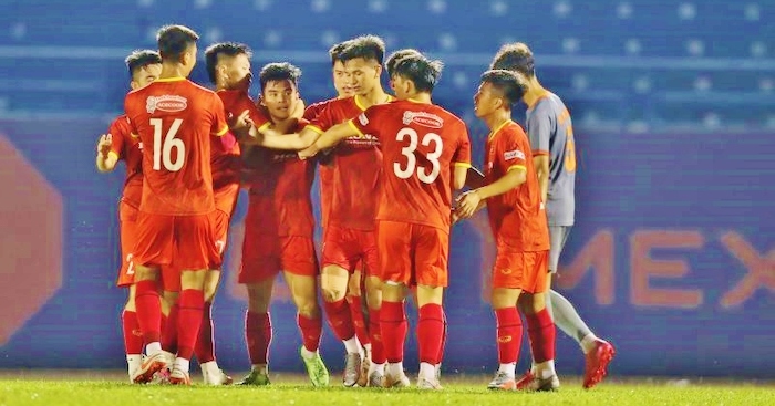 Các cầu thủ U23 Việt Nam gặp một số khó khăn tại Campuchia trước trận đấu với Singapore ngày 19/2/2022 (ảnh: VFF).