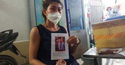 Mẹ khóc nghẹn vì 20 ngày rải tờ rơi khắp nơi tìm con trai vẫn chưa thấy