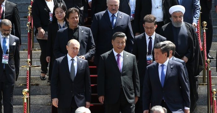 Các nhà đầu tư chạy khỏi Trung Quốc vì lo sợ các lệnh trừng phạt của phương Tây nhắm vào Nga có thể lan sang Trung Quốc. Ảnh chụp tại hội nghị thượng định Tổ chức Hợp tác Thượng Hải ngày 14/6/2019 (ảnh: Điện Kremlin).